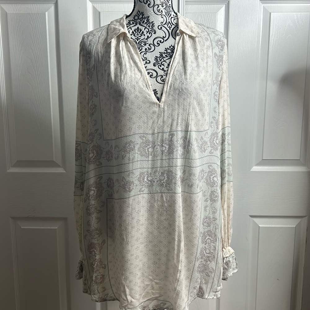 Free People Long Sleeve Peep Hole Blouse S READ‎